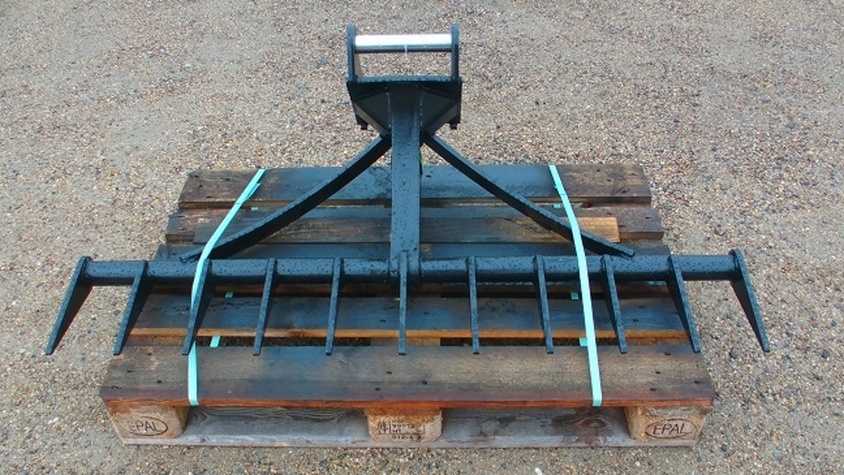 Godet râteau 1430 mm - pelle 5 à 6T