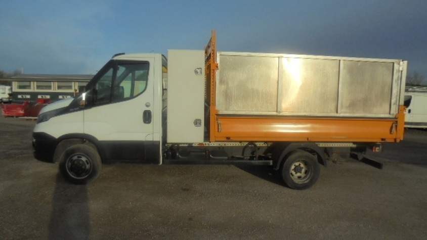 CAMION BENNE 3T5 IVECO 35C150