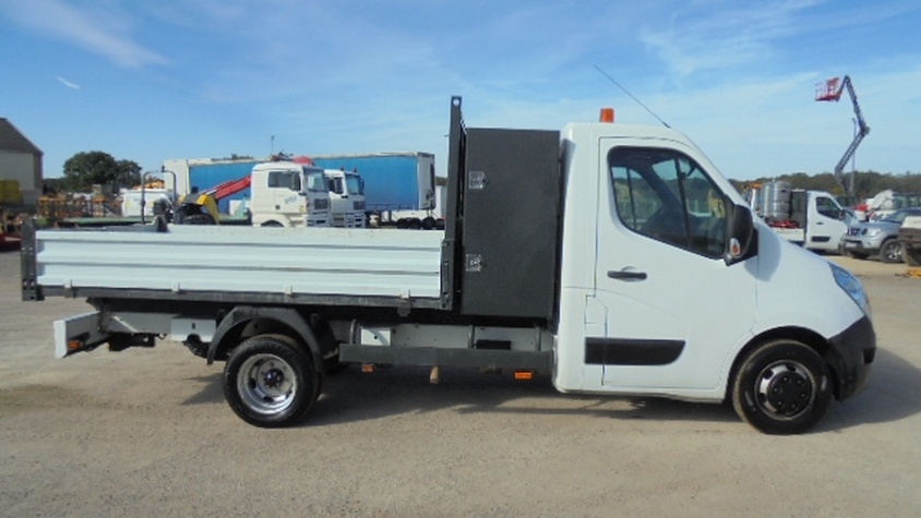CAMION BENNE 3T5 RENAULT MASTER