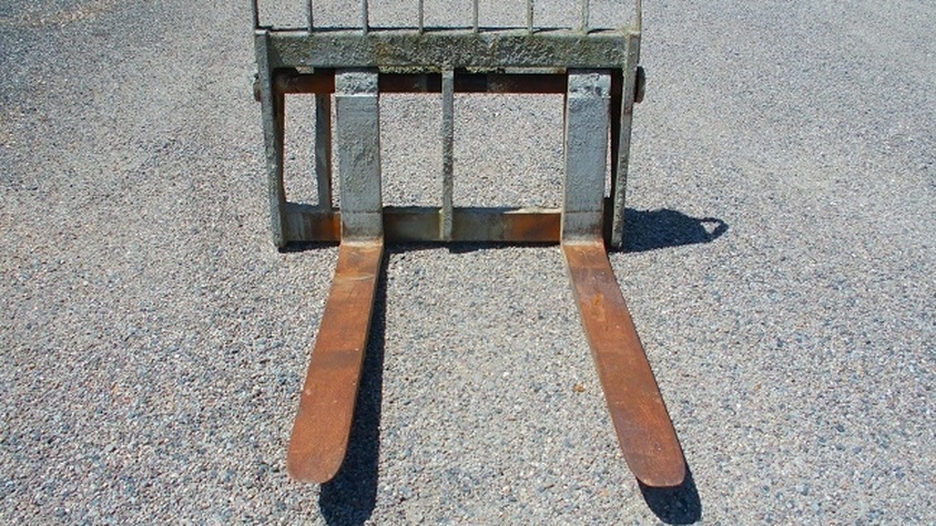 Tablier porte fourches avec fourches Manitou