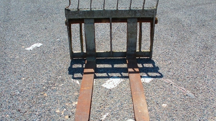 Tablier porte fourches avec fourches Manitou