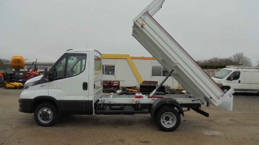 CAMION BENNE 3T5 IVECO 35C16 H3.0